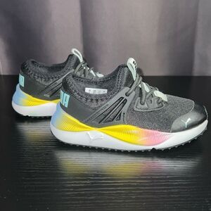 Puma toddlers girl shoes size 7c.